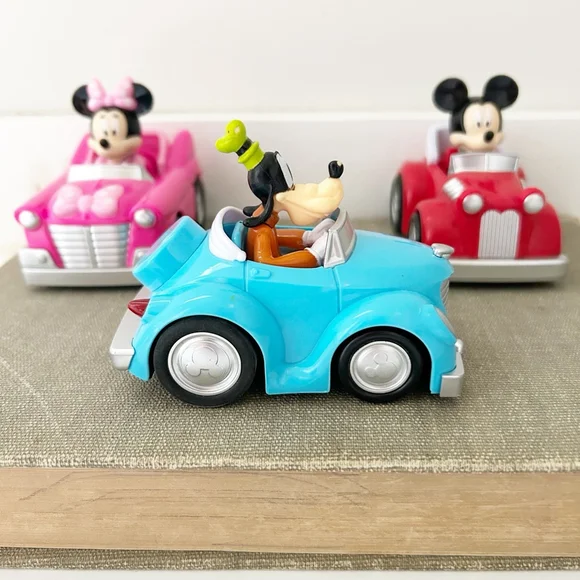 Disney Mickey Mouse Clubhouse & Friends Pull Back Toy Car Goofy, Minnie & Mickey - Picture 13 of 15